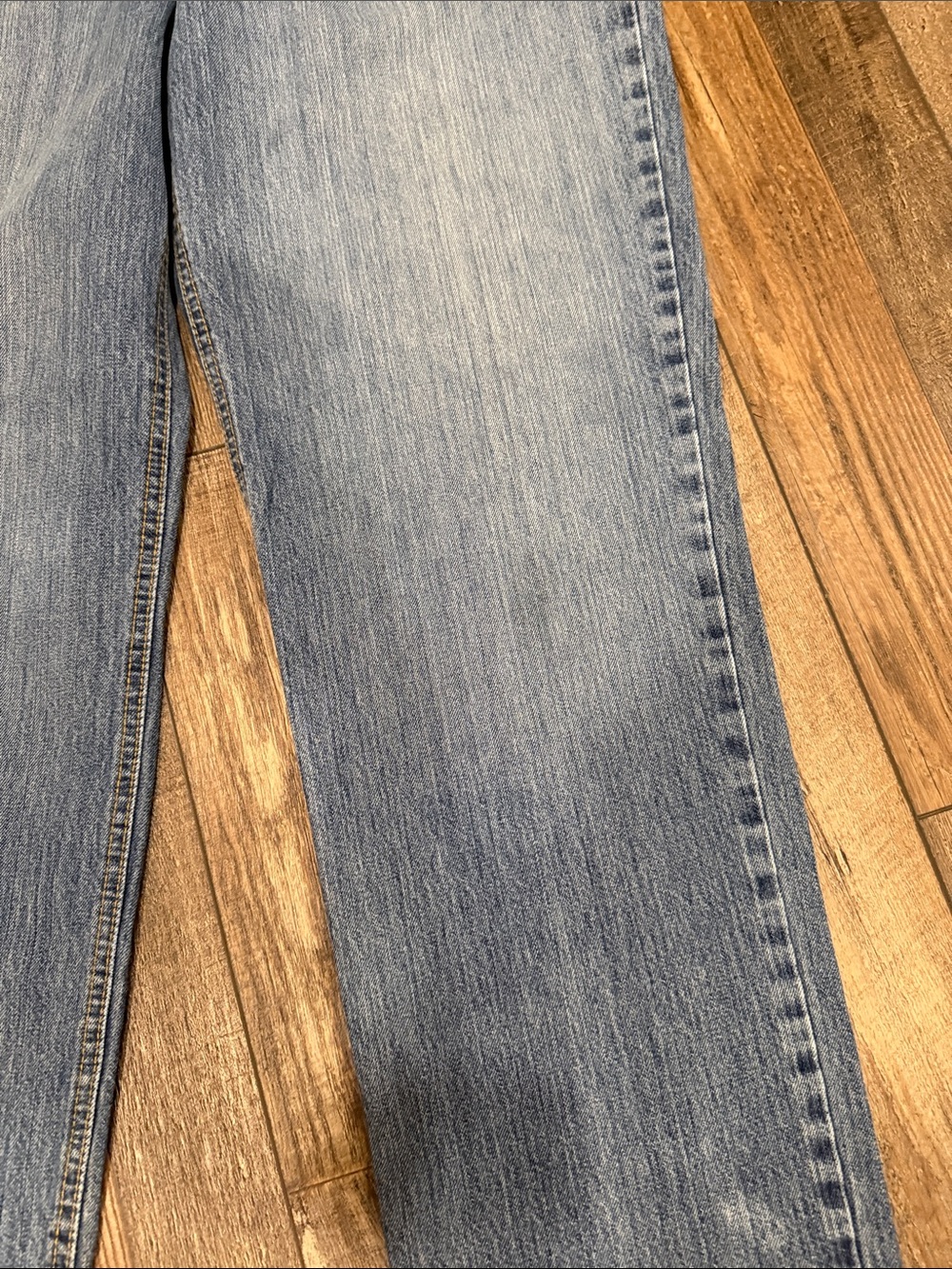 Cinch Men's Relaxed Straight Jeans - Light Blue Denim - Picture 3 of 6